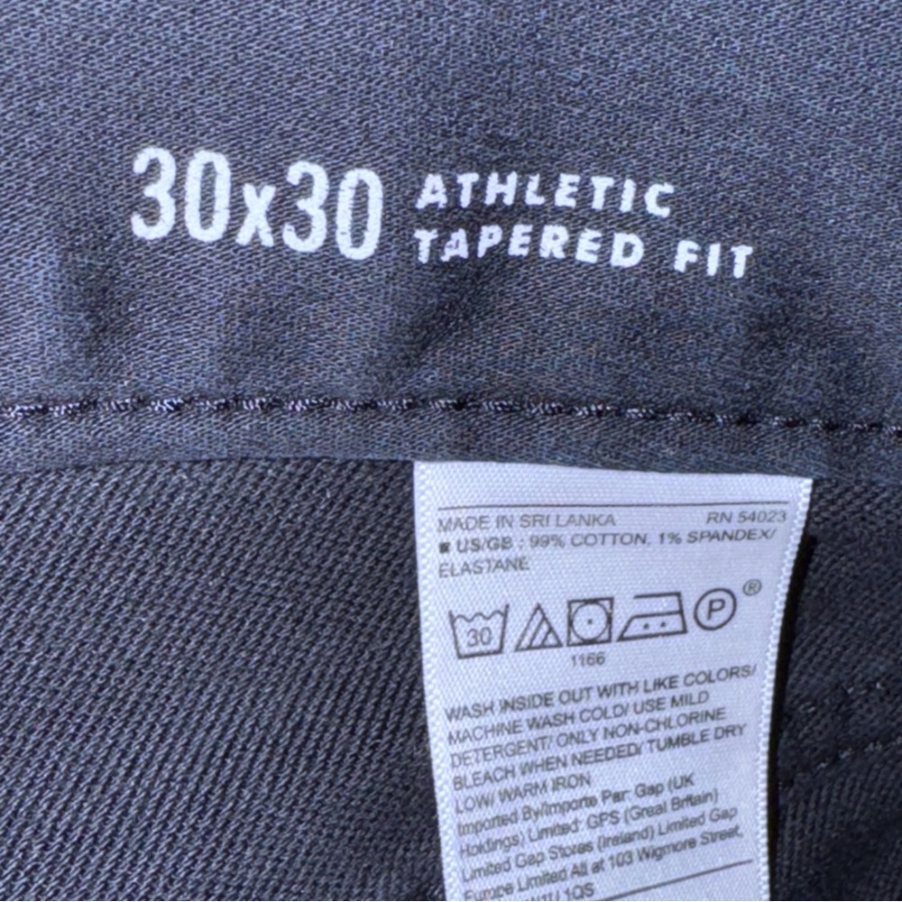 Banana Republic Men’s Straight Black TPRD Traveler Jean 30/30
Athletic fit - Picture 12 of 13